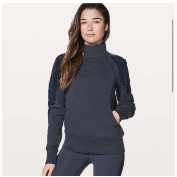 Lululemon Sweater Womens 6 Blue 1/4 Zip Pullover Mock Neck Flock Floral Navy - Picture 3 of 10